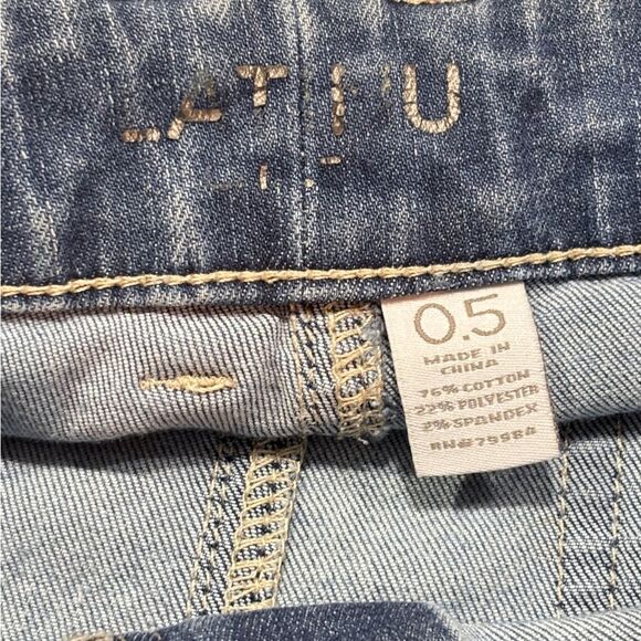 Chico’s | Women’s Platinum Ultimate fit size 0.5 Stretch Denim Blue Jeans - Picture 8 of 14